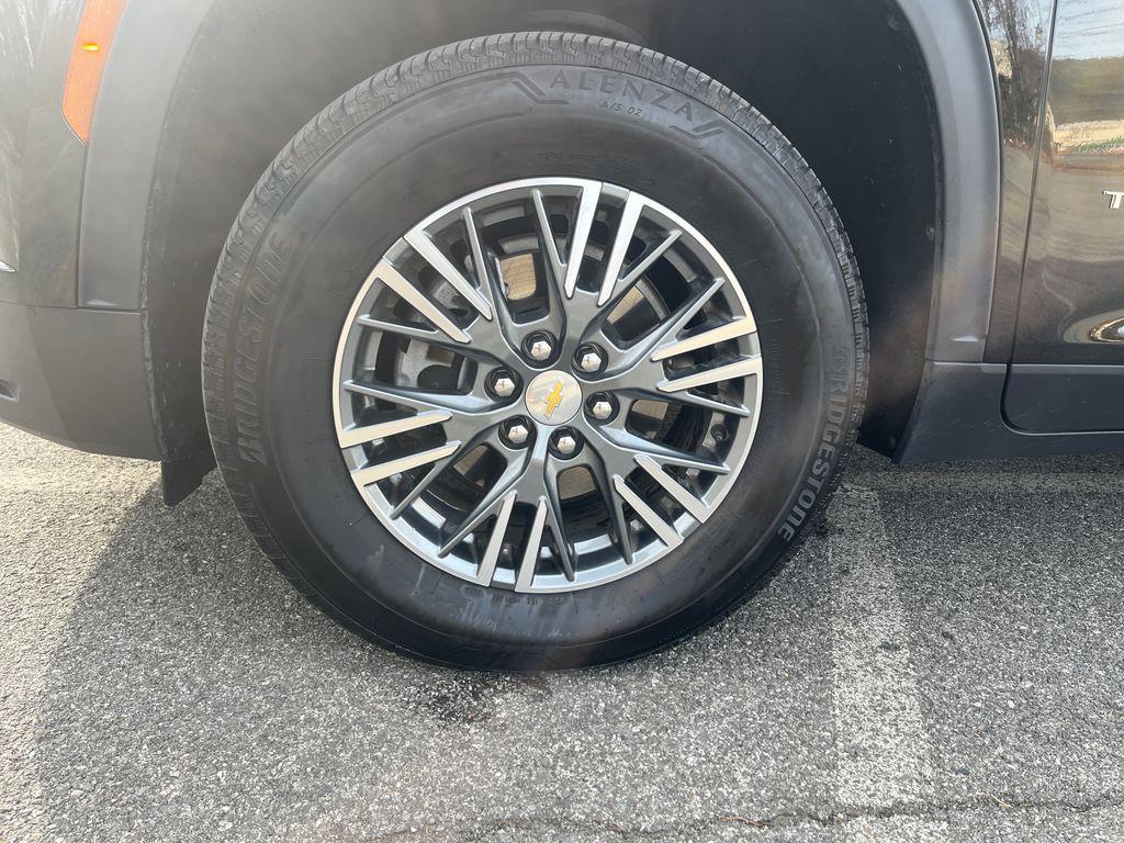 used 2024 Chevrolet Traverse car, priced at $36,924