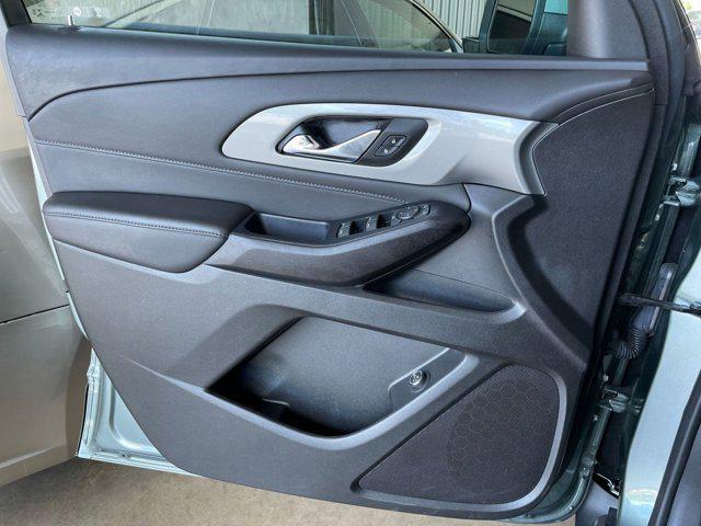 used 2023 Chevrolet Traverse car, priced at $27,004