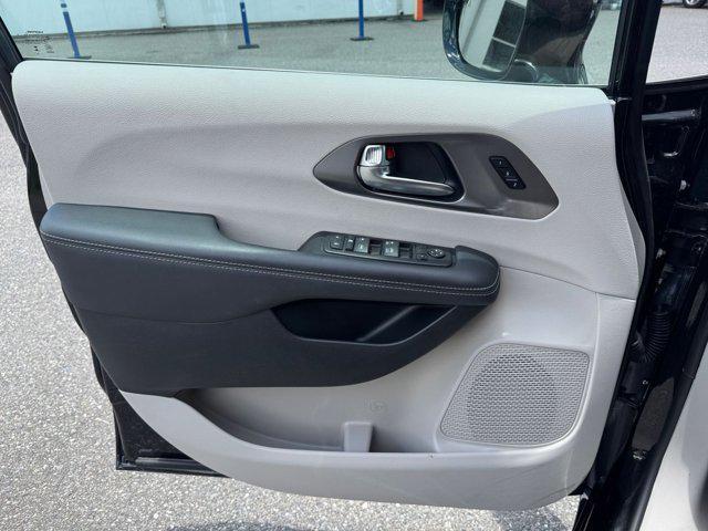 used 2024 Chrysler Pacifica car, priced at $35,095