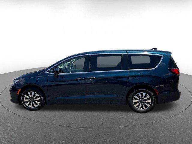 used 2023 Chrysler Pacifica Hybrid car, priced at $26,429