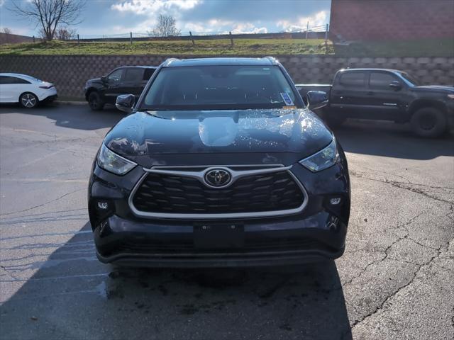 used 2022 Toyota Highlander car, priced at $38,913