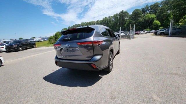 used 2022 Toyota Highlander Hybrid car, priced at $34,300