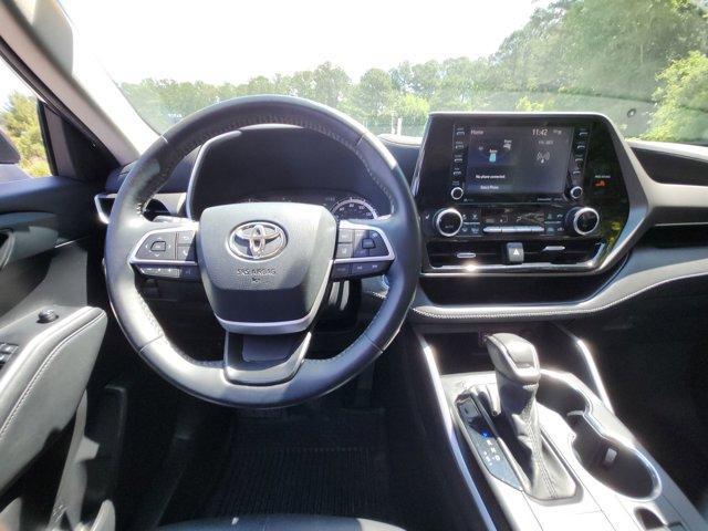 used 2022 Toyota Highlander Hybrid car, priced at $34,300