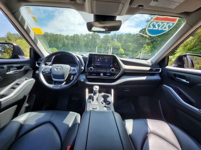 used 2022 Toyota Highlander Hybrid car, priced at $34,300