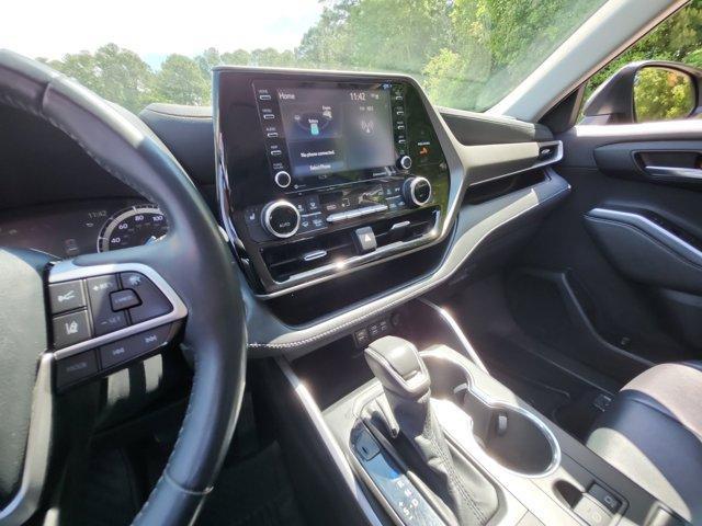 used 2022 Toyota Highlander Hybrid car, priced at $34,300