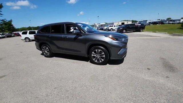 used 2022 Toyota Highlander Hybrid car, priced at $34,300