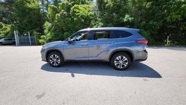 used 2022 Toyota Highlander Hybrid car, priced at $34,300