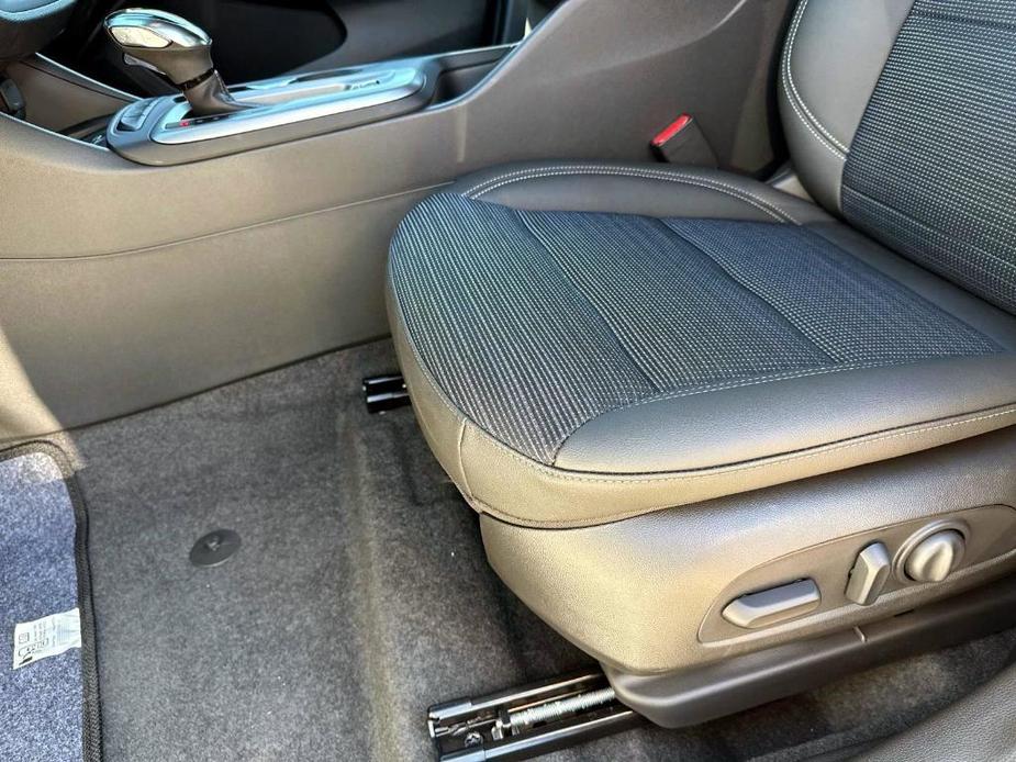 new 2025 Buick Envista car, priced at $25,585