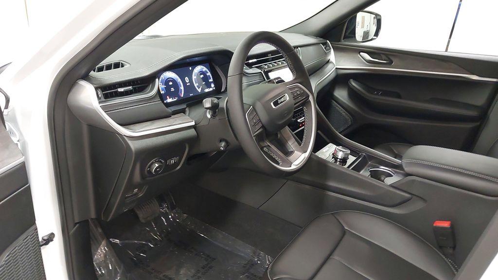 new 2025 Jeep Grand Cherokee car, priced at $41,265