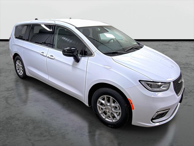 new 2024 Chrysler Pacifica car, priced at $39,950