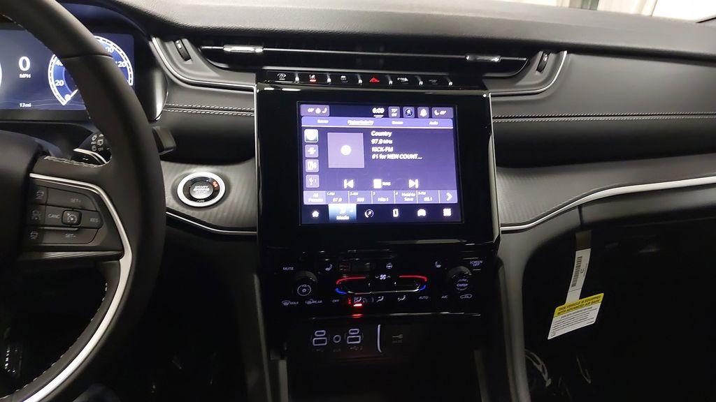 new 2025 Jeep Grand Cherokee car, priced at $40,352