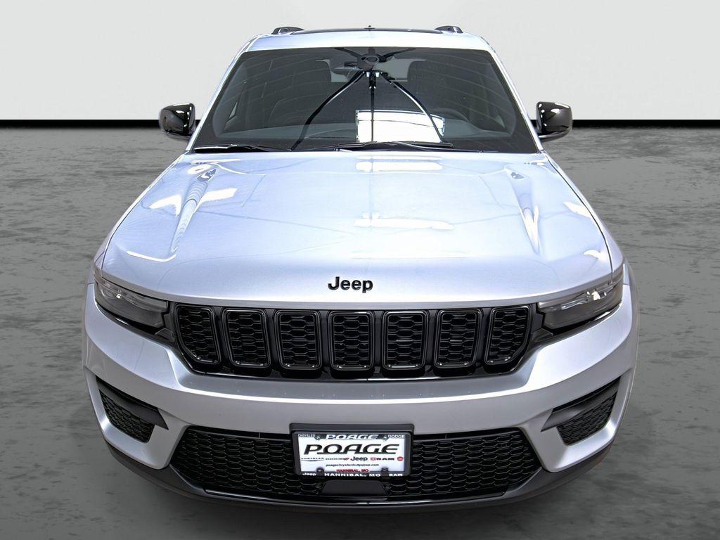 new 2025 Jeep Grand Cherokee car, priced at $40,352