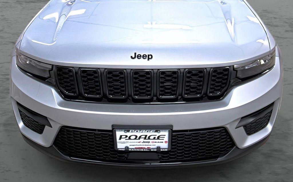 new 2025 Jeep Grand Cherokee car, priced at $40,352