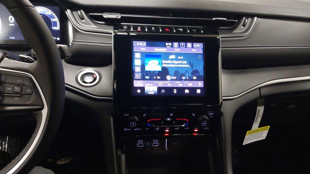 new 2025 Jeep Grand Cherokee car, priced at $37,225