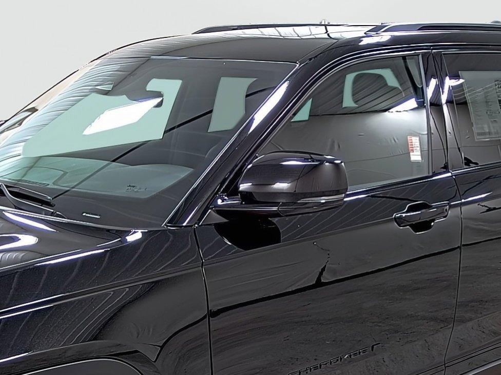 new 2025 Jeep Grand Cherokee car, priced at $37,225