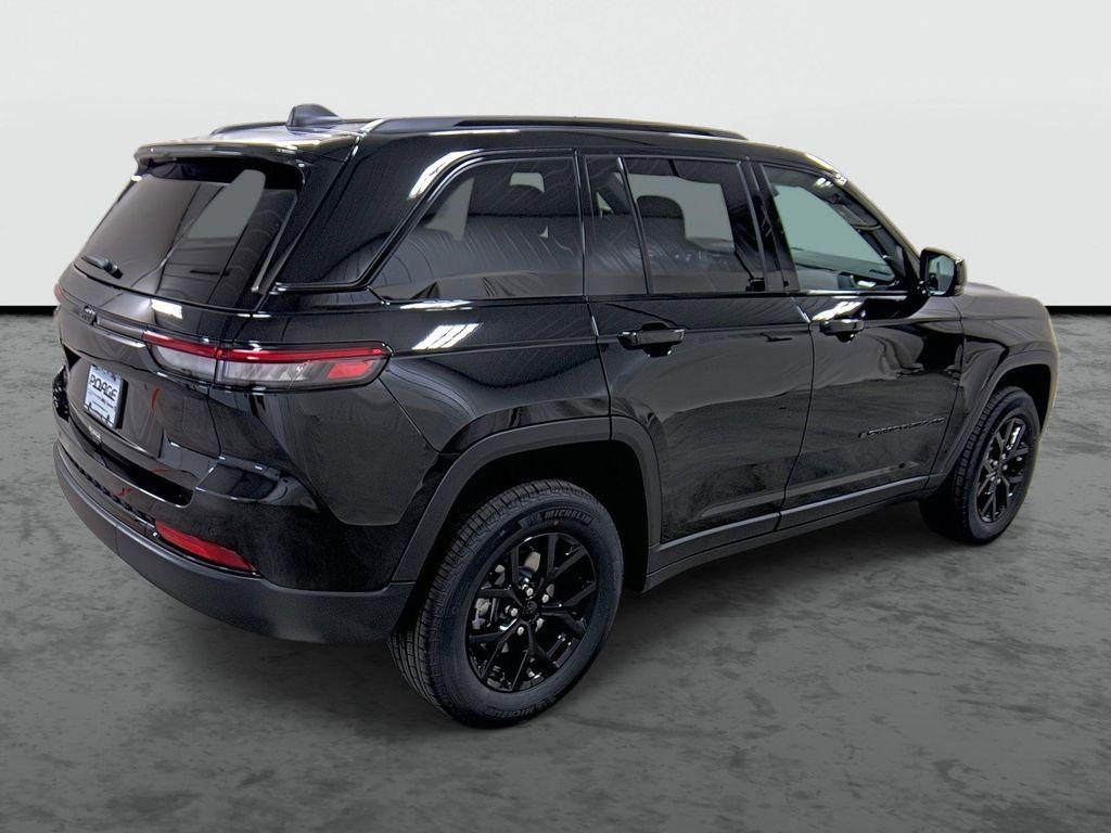 new 2025 Jeep Grand Cherokee car, priced at $37,225