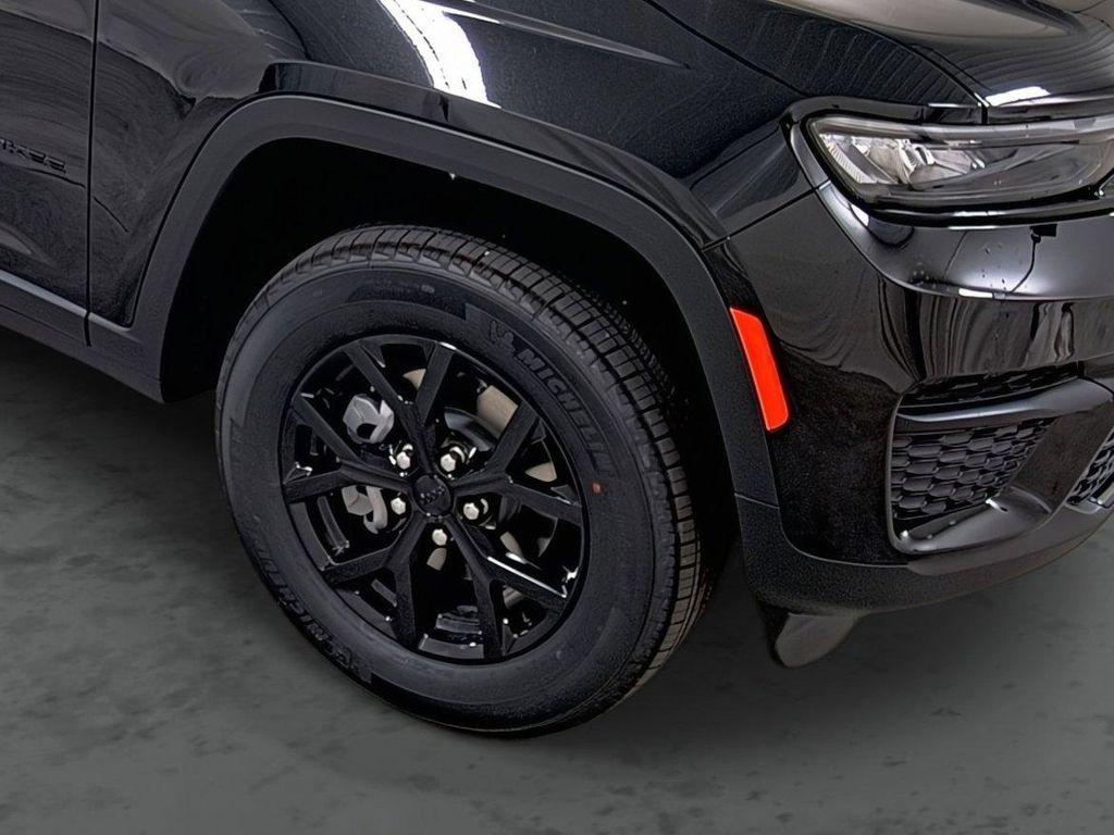new 2025 Jeep Grand Cherokee car, priced at $37,225