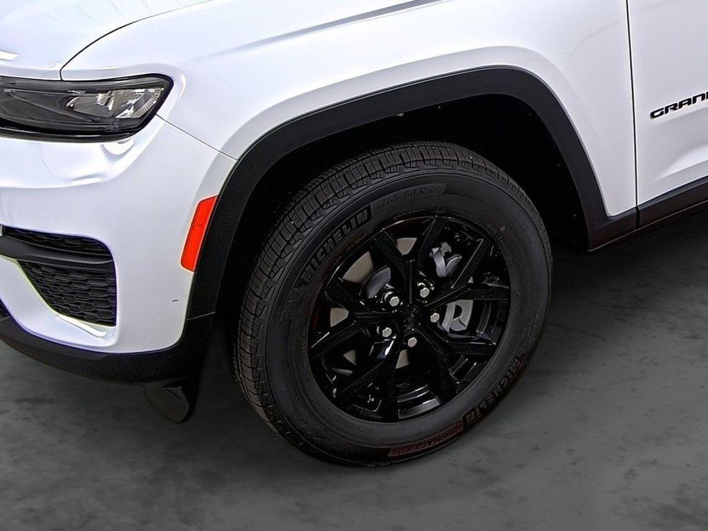 new 2025 Jeep Grand Cherokee car, priced at $41,188