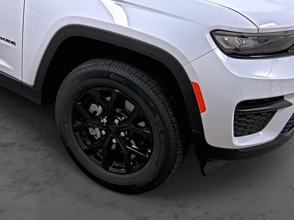new 2025 Jeep Grand Cherokee car, priced at $41,188