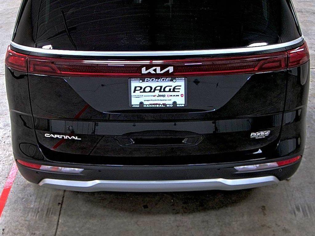 used 2024 Kia Carnival car, priced at $32,402
