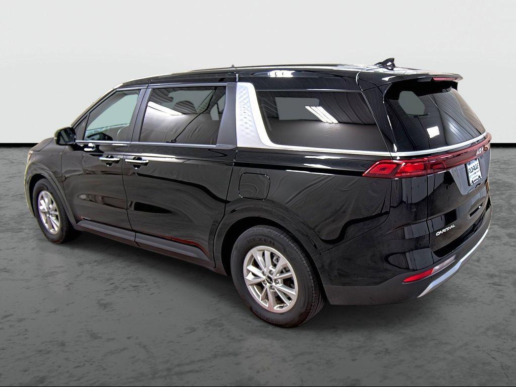 used 2024 Kia Carnival car, priced at $32,402