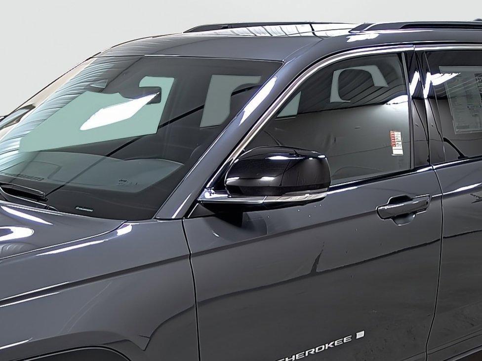 new 2025 Jeep Grand Cherokee car, priced at $44,725