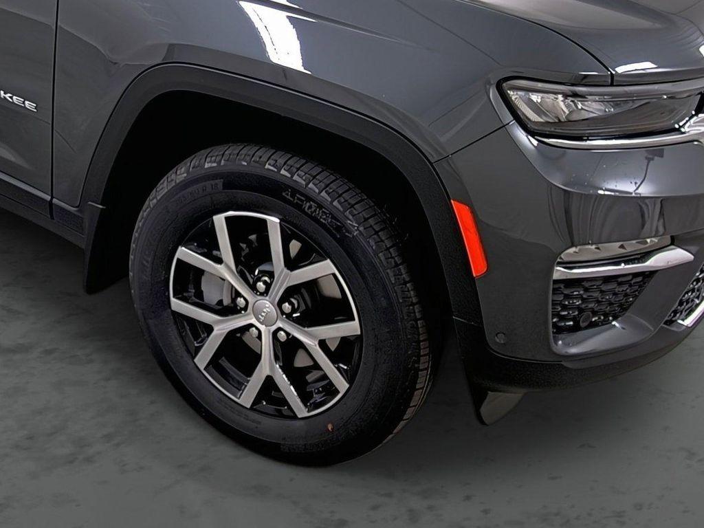new 2025 Jeep Grand Cherokee car, priced at $44,725