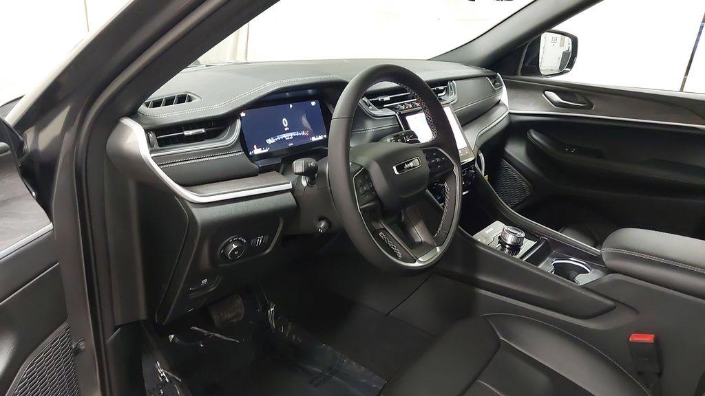 new 2025 Jeep Grand Cherokee car, priced at $44,725