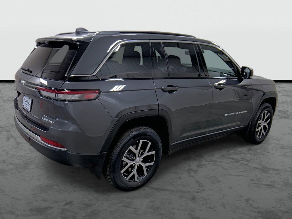 new 2025 Jeep Grand Cherokee car, priced at $44,725