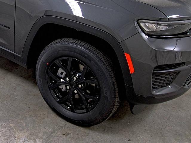 new 2025 Jeep Grand Cherokee car, priced at $39,999