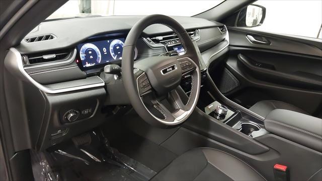 new 2025 Jeep Grand Cherokee car, priced at $39,999