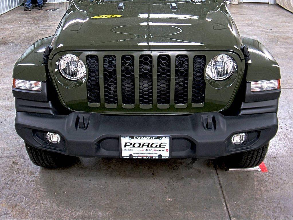 used 2022 Jeep Gladiator car, priced at $31,416