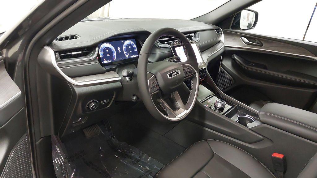 new 2025 Jeep Grand Cherokee L car, priced at $48,579