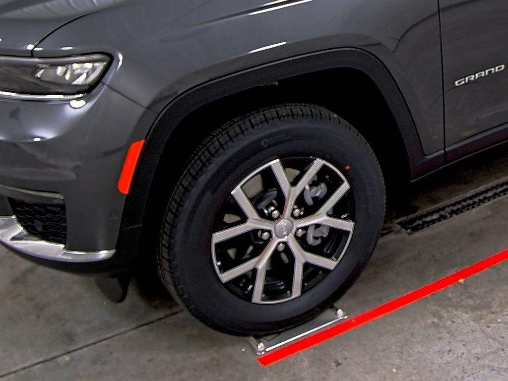 new 2025 Jeep Grand Cherokee L car, priced at $43,330