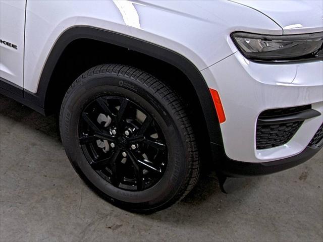 new 2025 Jeep Grand Cherokee car, priced at $38,490