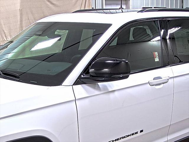 new 2025 Jeep Grand Cherokee car, priced at $38,490