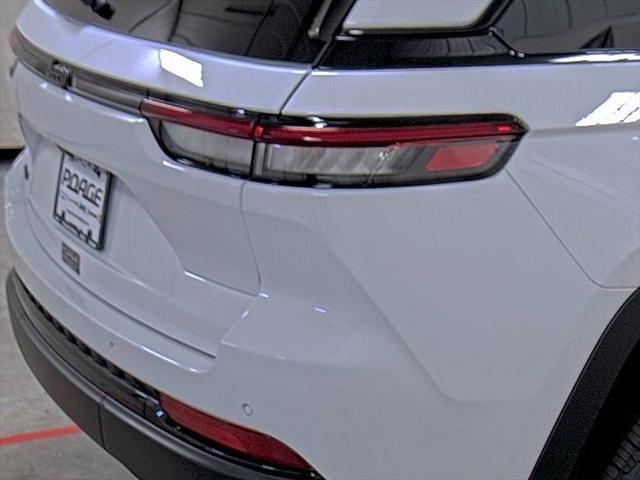 new 2025 Jeep Grand Cherokee car, priced at $38,490