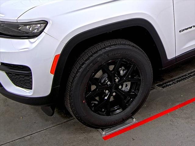 new 2025 Jeep Grand Cherokee car, priced at $38,490