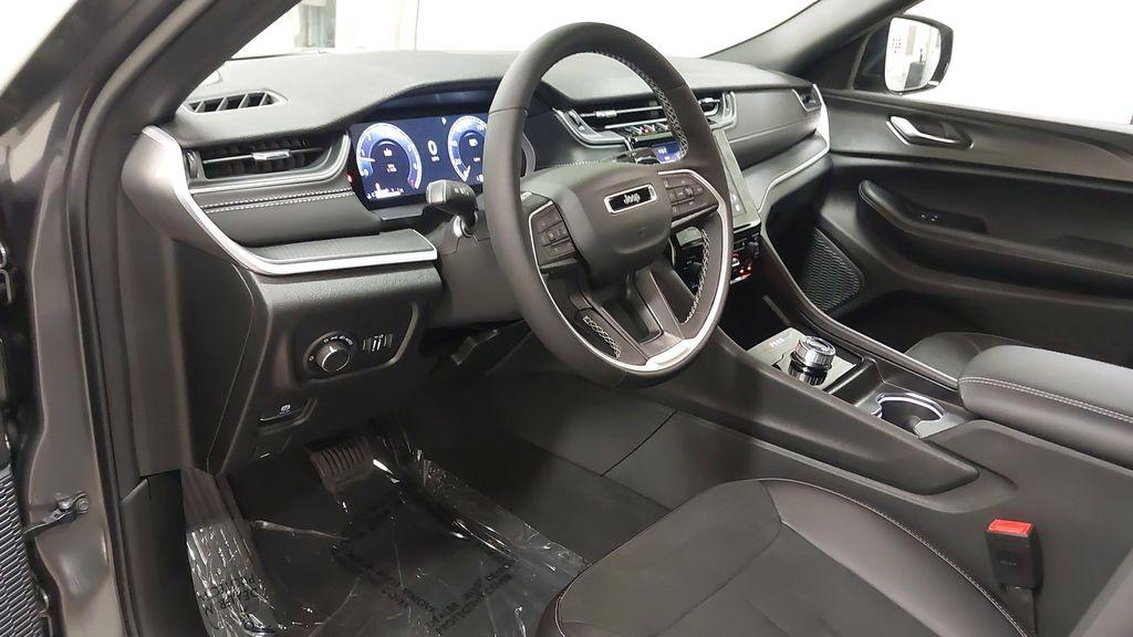 new 2025 Jeep Grand Cherokee car, priced at $41,724