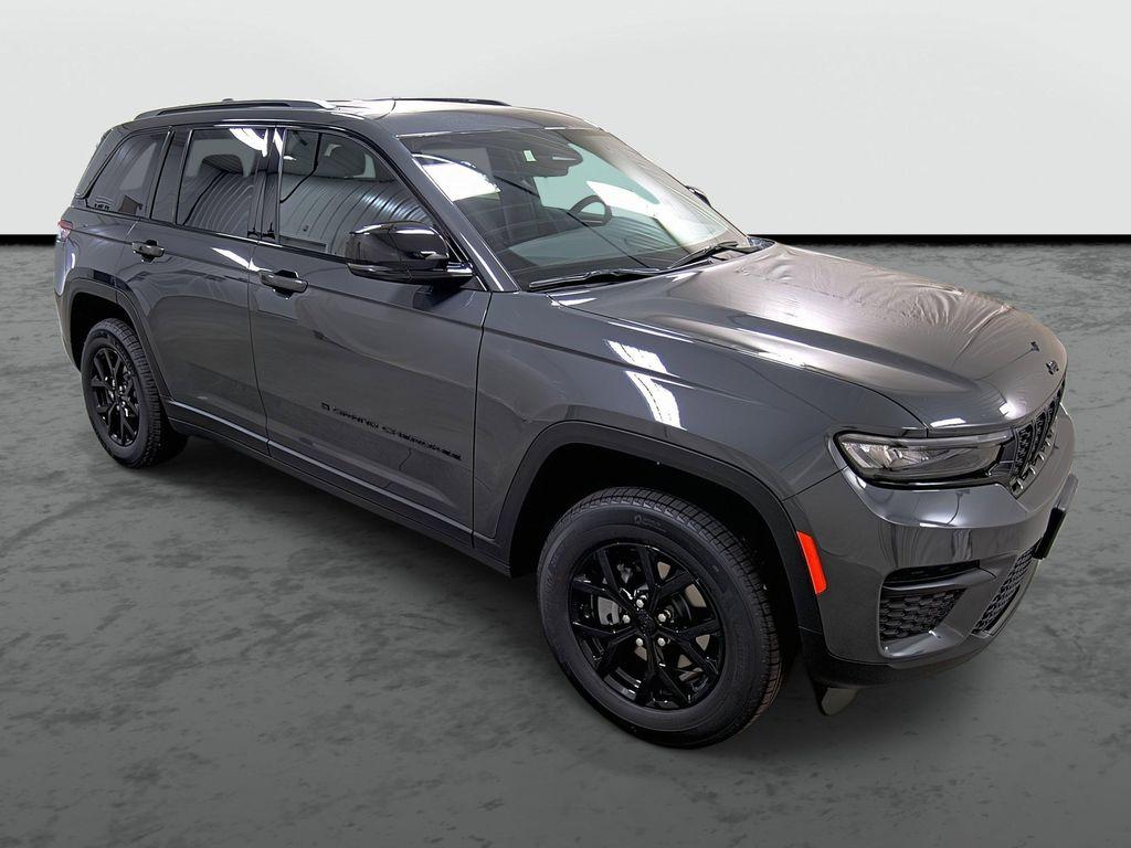 new 2025 Jeep Grand Cherokee car, priced at $41,724