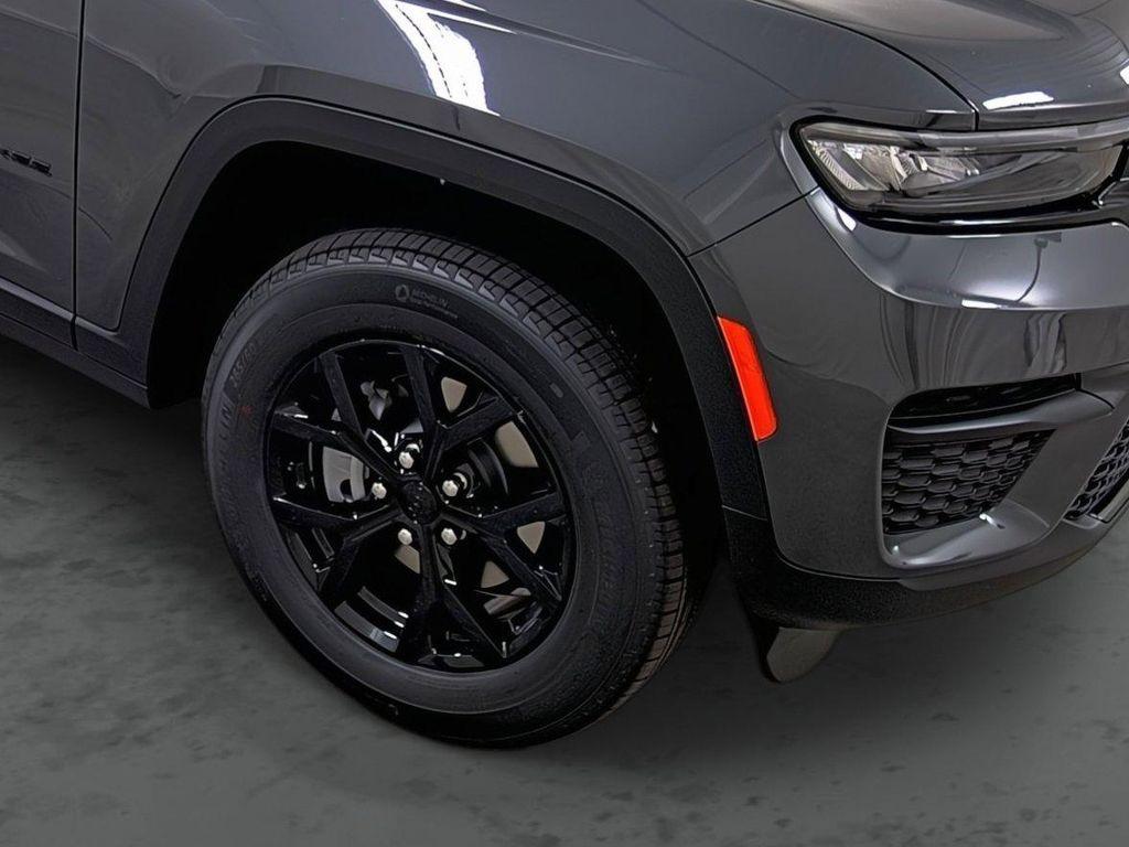 new 2025 Jeep Grand Cherokee car, priced at $41,724