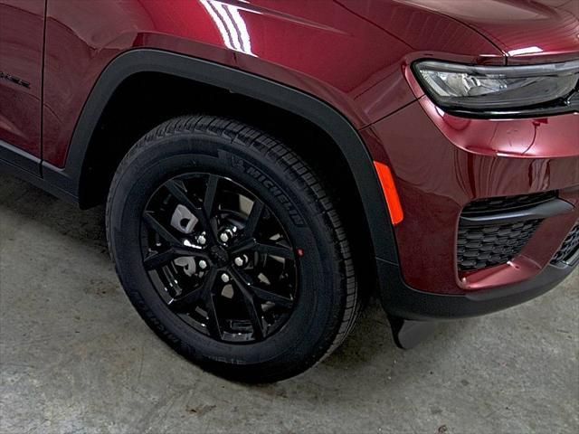 new 2025 Jeep Grand Cherokee car, priced at $40,660