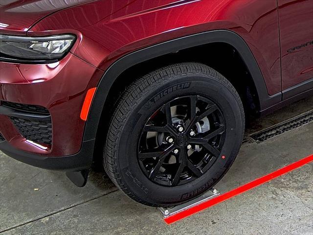 new 2025 Jeep Grand Cherokee car, priced at $40,660
