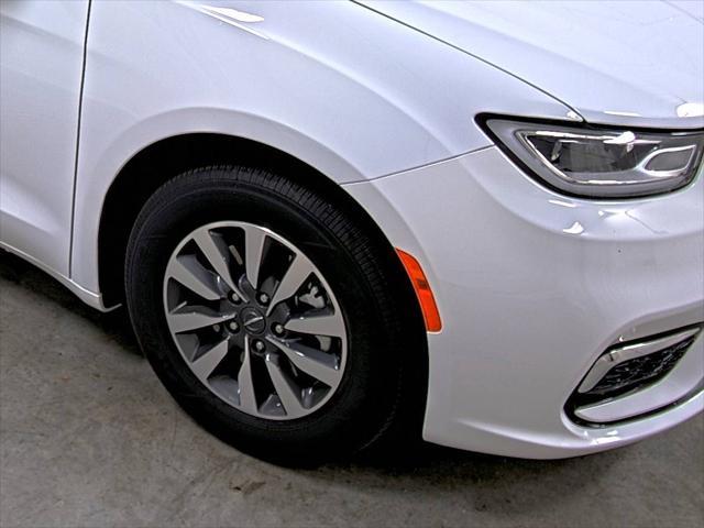 used 2024 Chrysler Pacifica Hybrid car, priced at $37,990