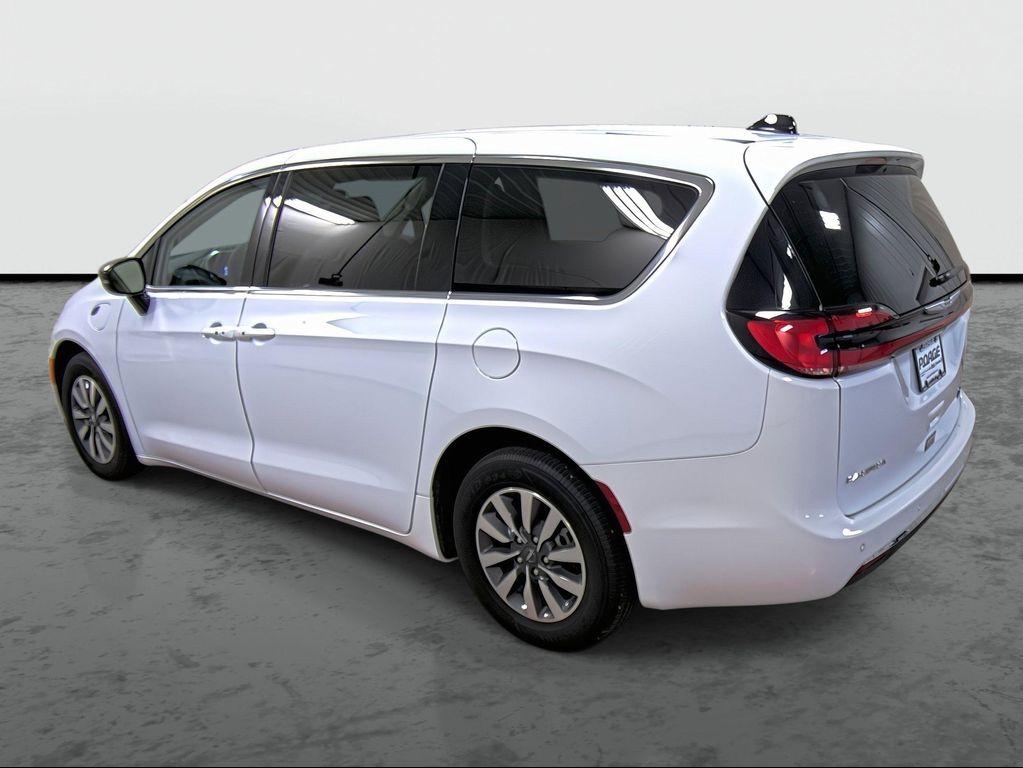 used 2024 Chrysler Pacifica Hybrid car, priced at $37,990