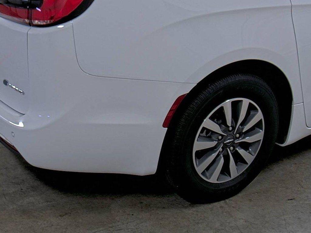 used 2024 Chrysler Pacifica Hybrid car, priced at $37,990