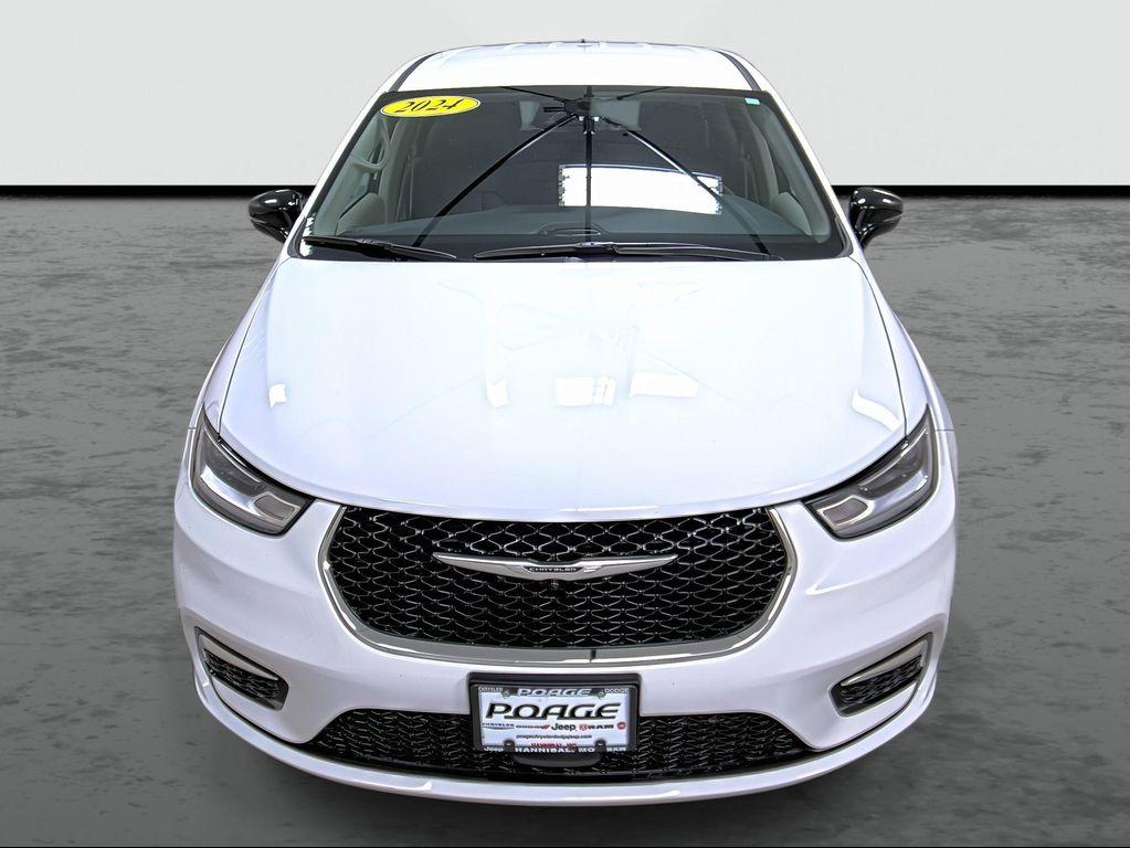 used 2024 Chrysler Pacifica Hybrid car, priced at $37,990