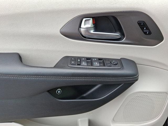 used 2023 Chrysler Pacifica Hybrid car, priced at $25,585