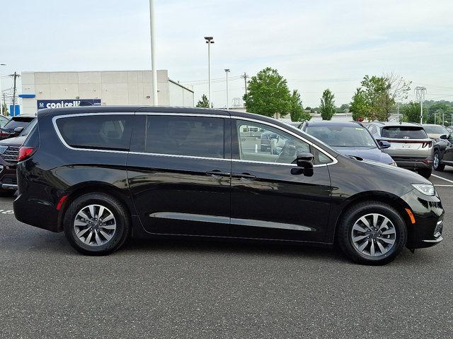 used 2023 Chrysler Pacifica Hybrid car, priced at $25,585