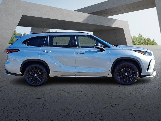 used 2025 Toyota Highlander car, priced at $45,555